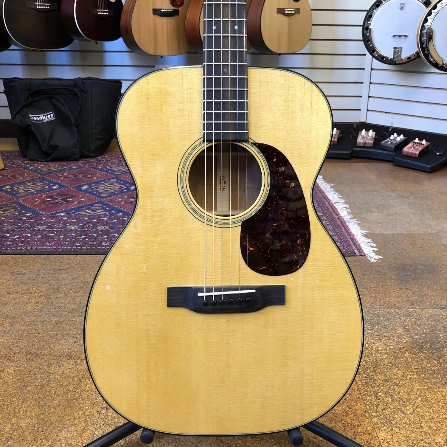 Martin 00-18 Standard Series Sitka Spruce/Mahogany Acoustic Guitar w/Hard Case