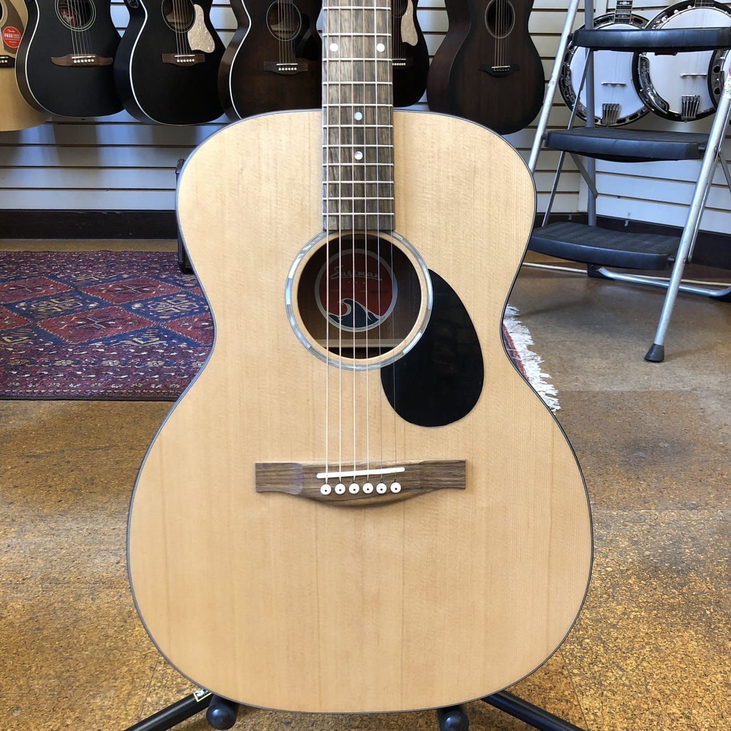 Eastman PCH1-OM Sitka Spruce/Sapele Acoustic Guitar w/Padded Gig Bag