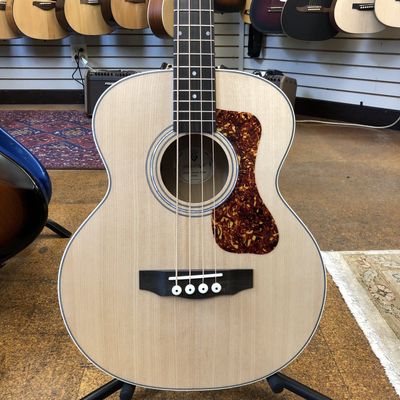 Guild Jumbo Junior Bass Westerly Collection Sitka/Maple Acoustic-Electric Short Scale Bass Guitar