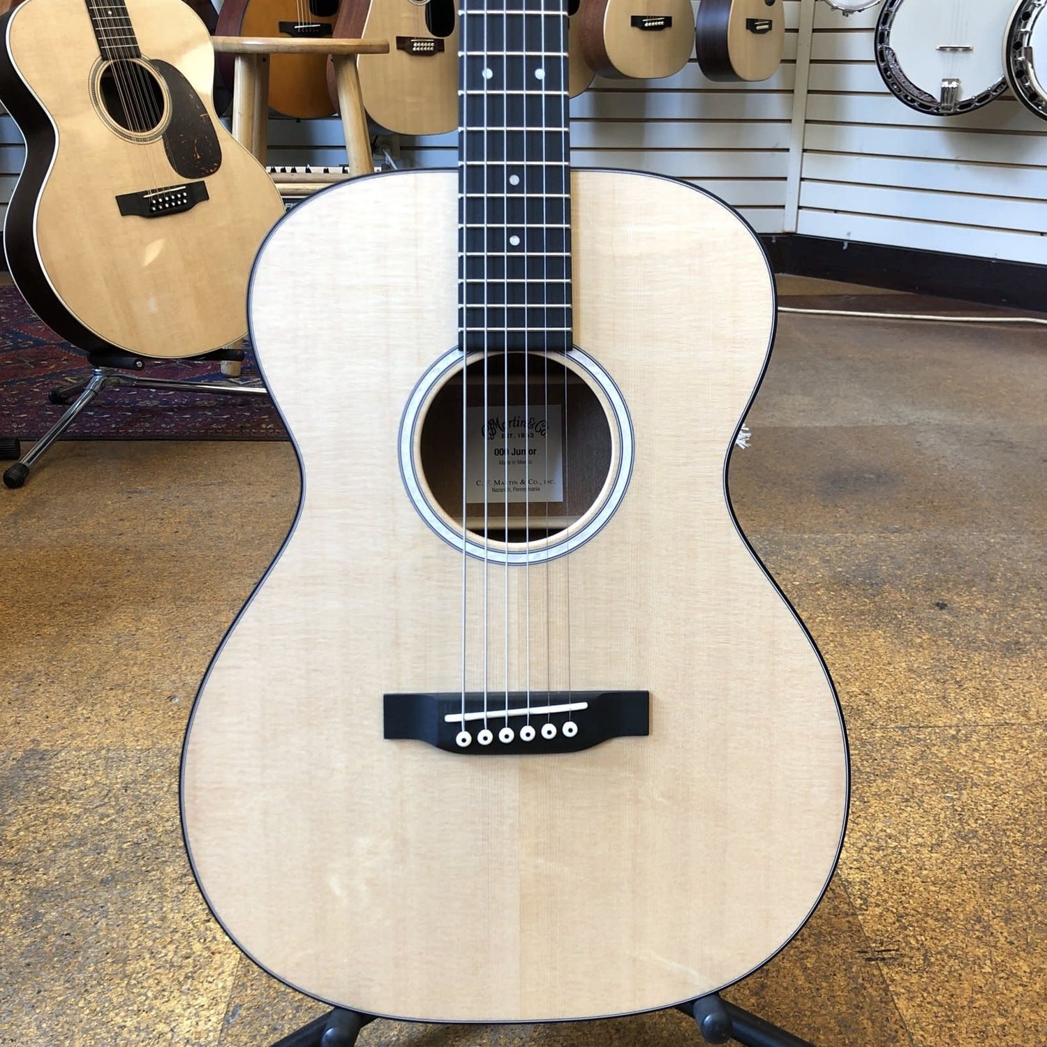 Martin 000Jr-10 Junior Series Auditorium Acoustic Guitar w/Padded Gig Bag