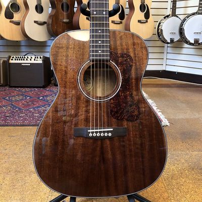 Guild OM-120 Westerly Collection Orchestra Model All-Solid Mahogany Acoustic Guitar w/Padded Gig Bag