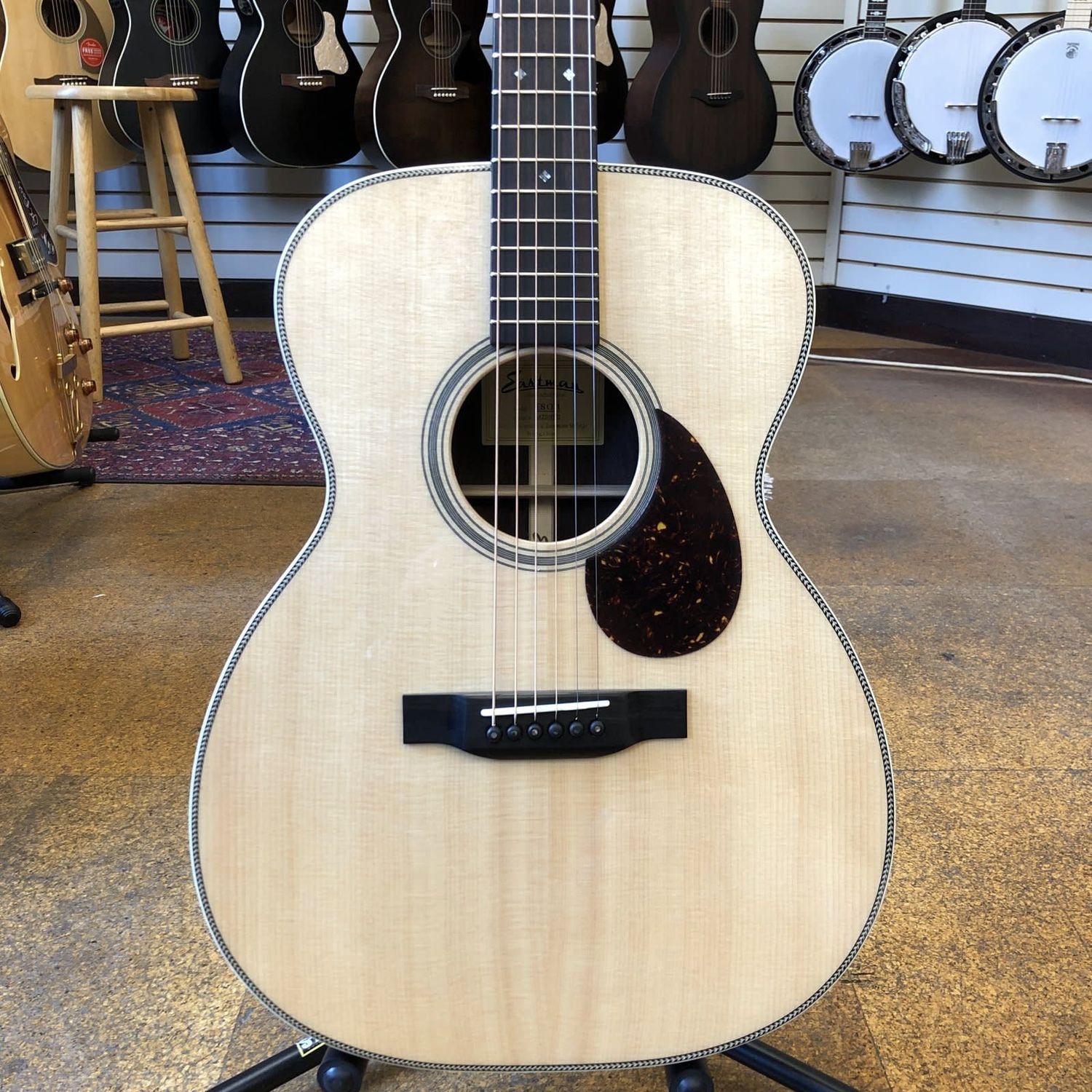 Eastman E8OM Sitka Spruce/Rosewood OM Acoustic Guitar w/Hard Case