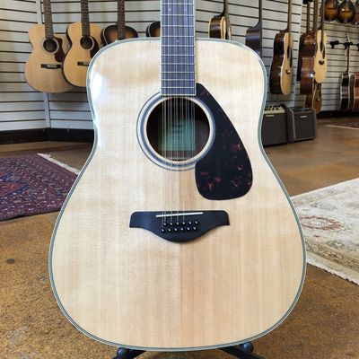 Yamaha FG820-12 12-String Spruce/Mahogany Dreadnought Acoustic Guitar