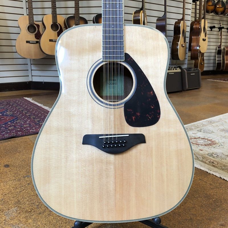 Yamaha FG820-12 12-String Spruce/Mahogany Dreadnought Acoustic Guitar
