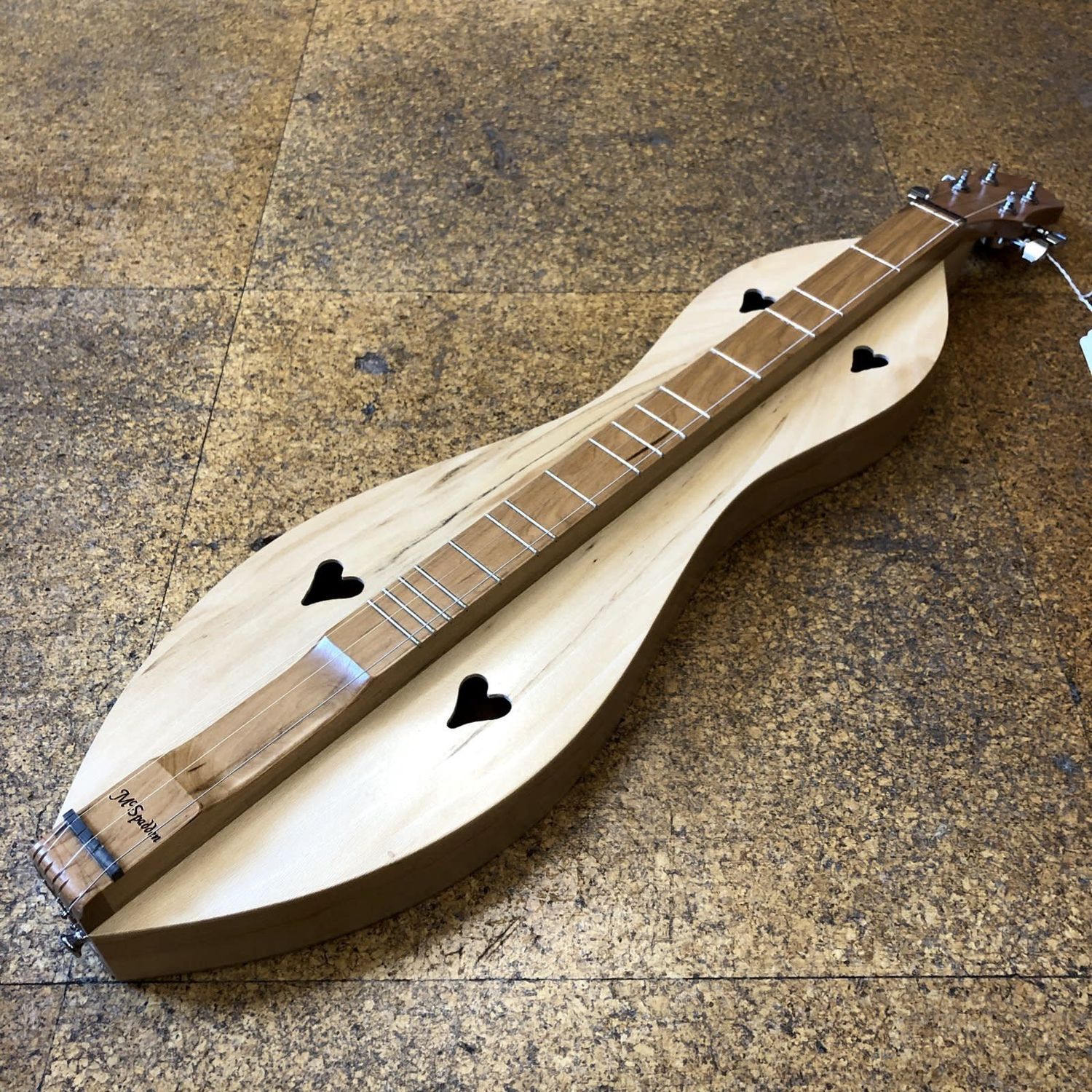 McSpadden 4FGWSY Walnut/Sycamore Hourglass Ginger Mountain Dulcimer w/Padded Gig Bag