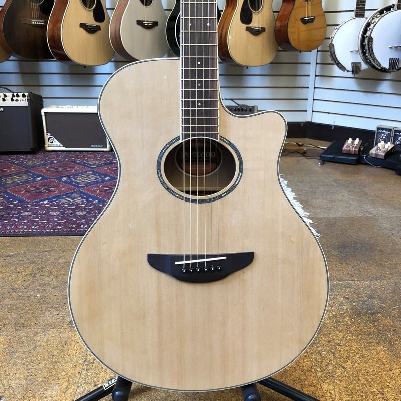 Yamaha APX600 Thinline Cutaway Acoustic-Electric Natural