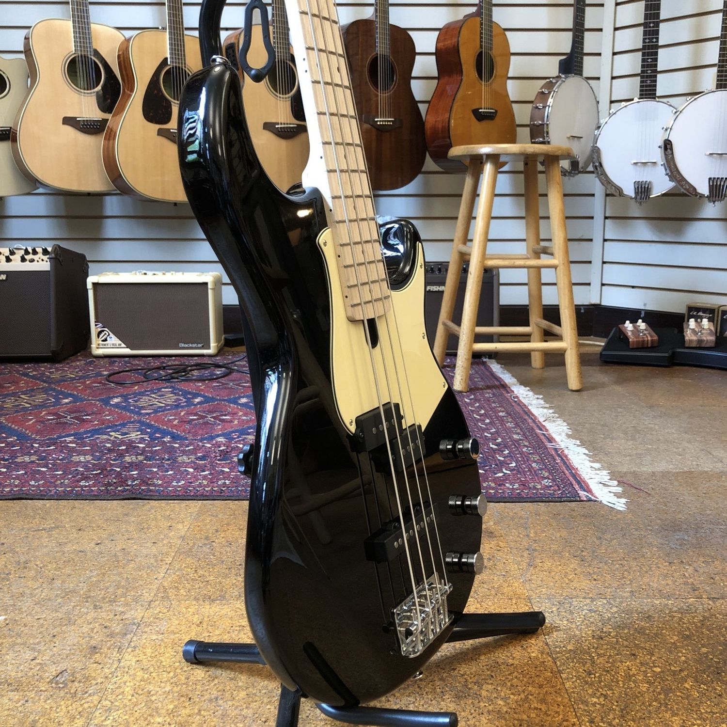 Yamaha BB434 4-String Bass Guitar Black w/Maple Fingerboard