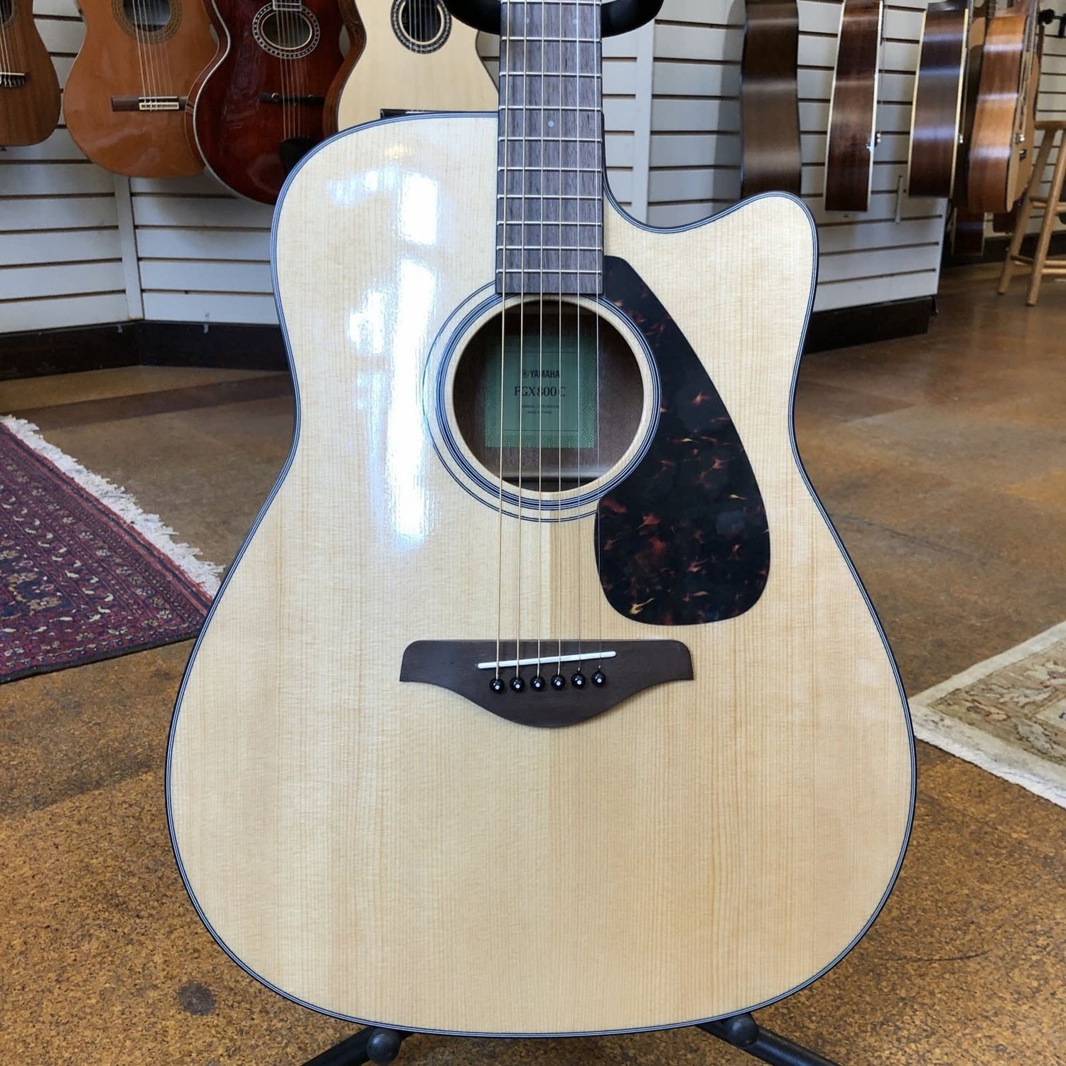 Yamaha FGX800C Solid Top Dreadnought Acoustic-Electric Natural
