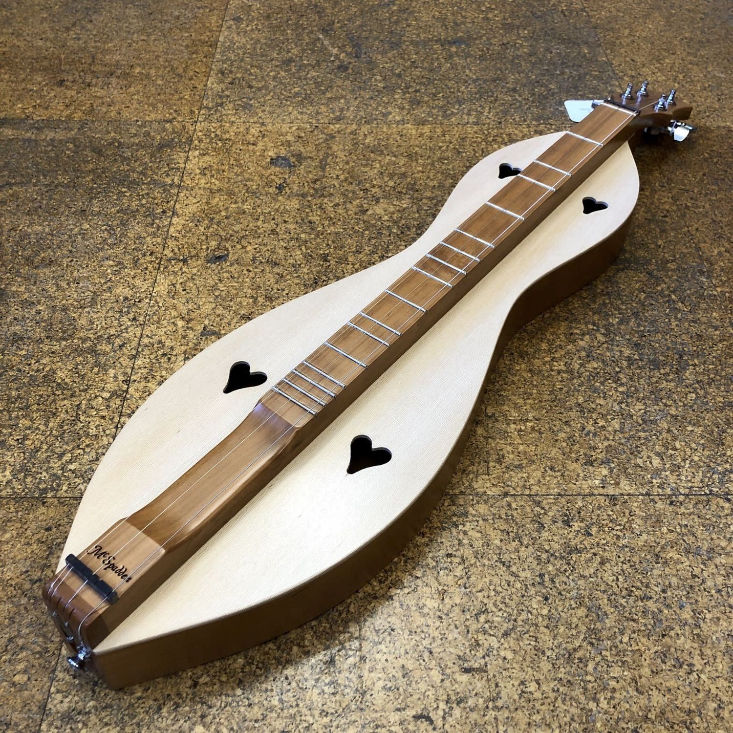McSpadden 4FGCSY Cherry/Sycamore Hourglass Ginger Mountain Dulcimer w/Padded Gig Bag