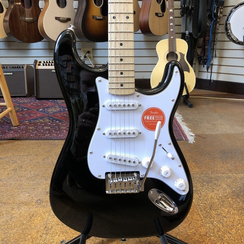 Squier Affinity Series Stratocaster Black w/Maple Fingerboard Solid Body Electric Guitar