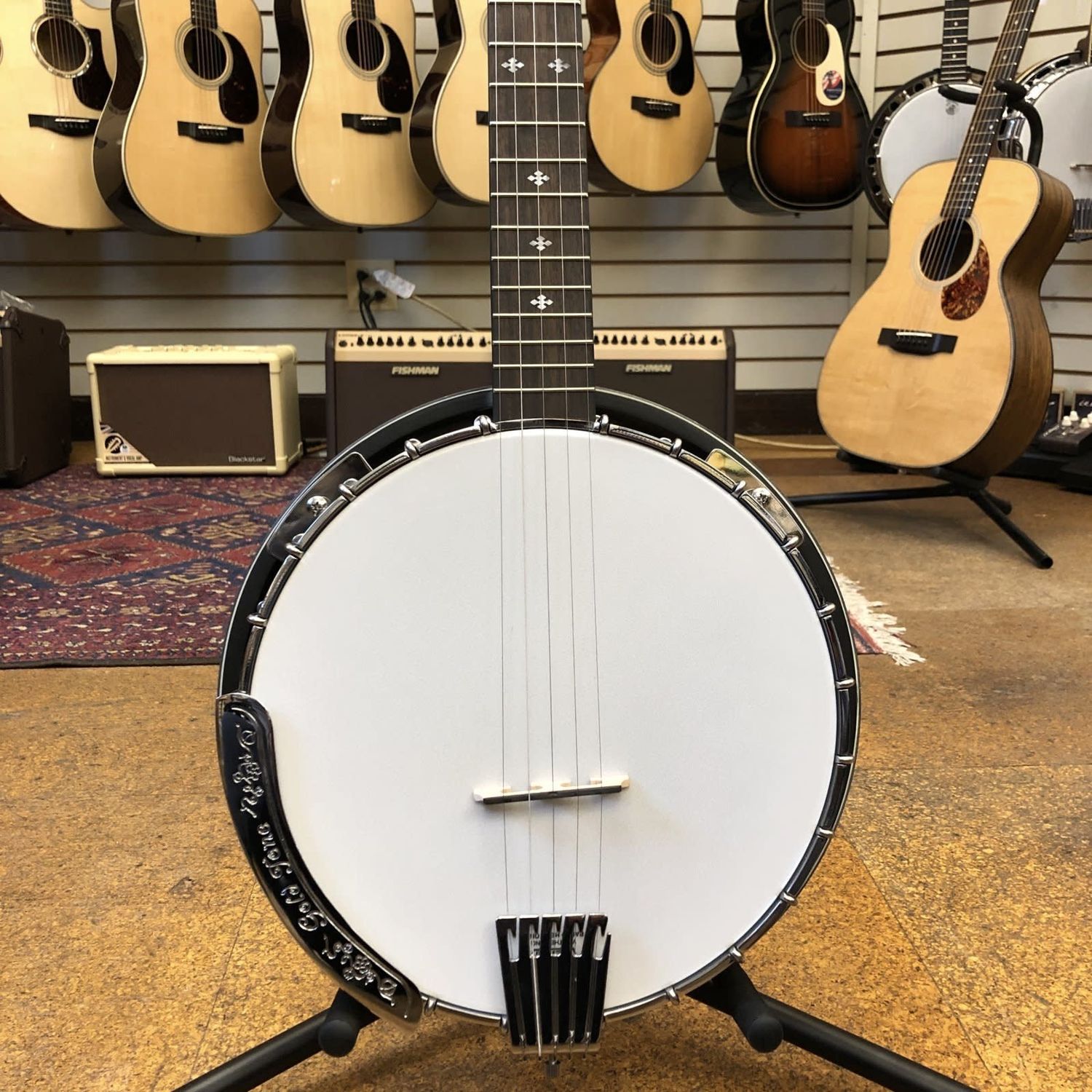 Gold Tone MC-150R/P: Maple Classic Resonator Banjo with Steel Tone Ring and Spikes