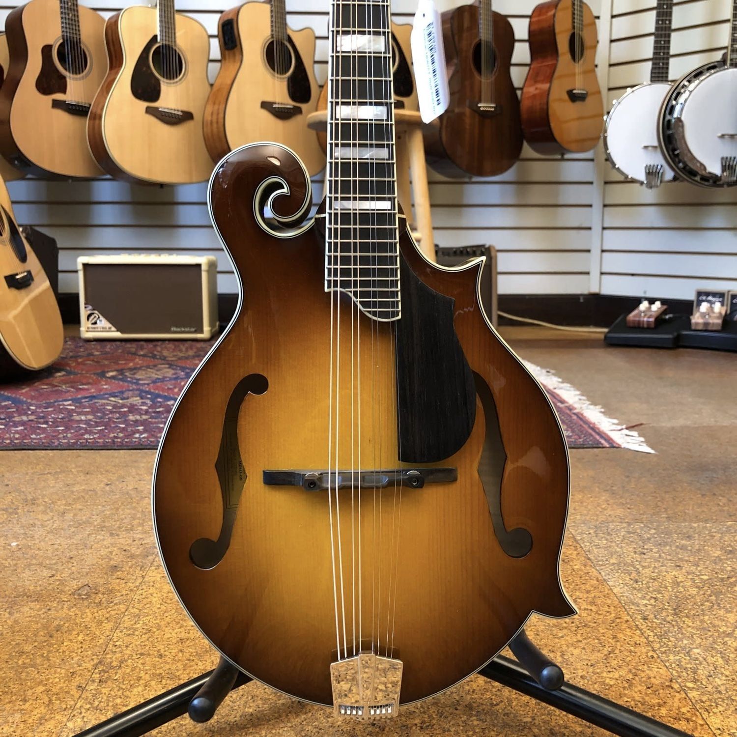 Eastman MD615 F-Style Solid Spruce/Maple Acoustic-Electric Mandolin Goldburst w/Hard Case