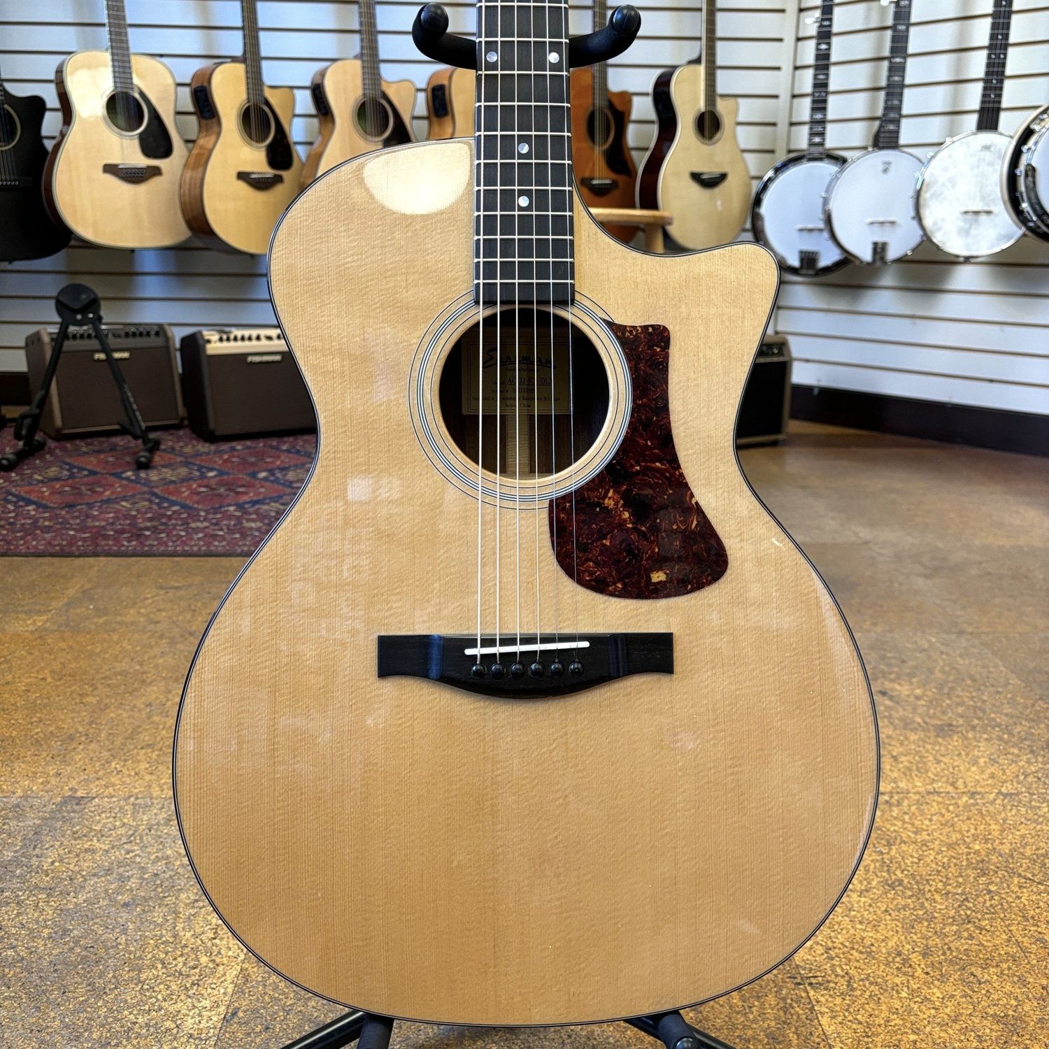 Eastman AC122-1CE-DLX Sitka Spruce/Sapele Grand Auditorium Acoustic-Electric Guitar w/Padded Gig Bag