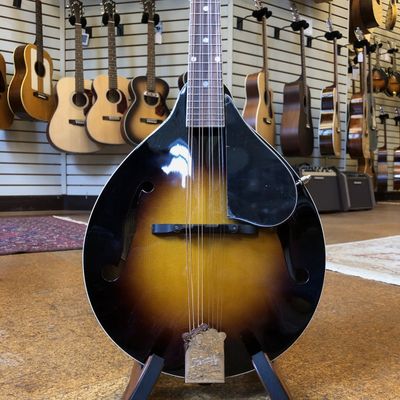 Kentucky KM-140 Standard A-Style Sitka Spruce/Mahogany Mandolin Sunburst w/Padded Gig Bag