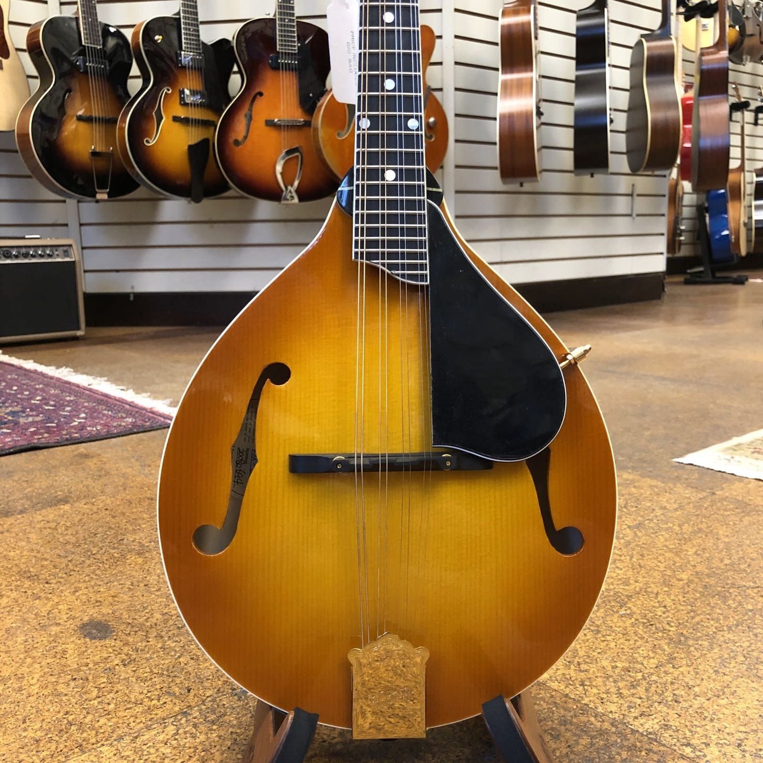 Kentucky KM-505 Artist German Spruce/Alpine Maple A-Style Mandolin Amberburst w/Padded Gig Bag