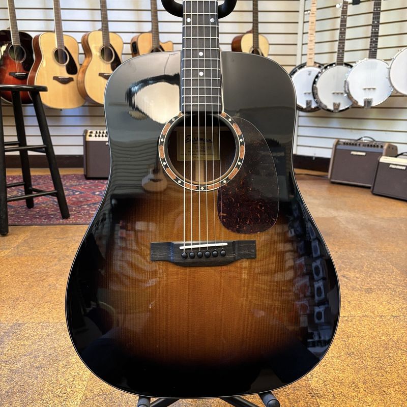 Eastman E2D-DLX-SB All-Solid Cedar/Sapele Dreadnought Acoustic-Electric Guitar Sunburst w/Padded Gig Bag