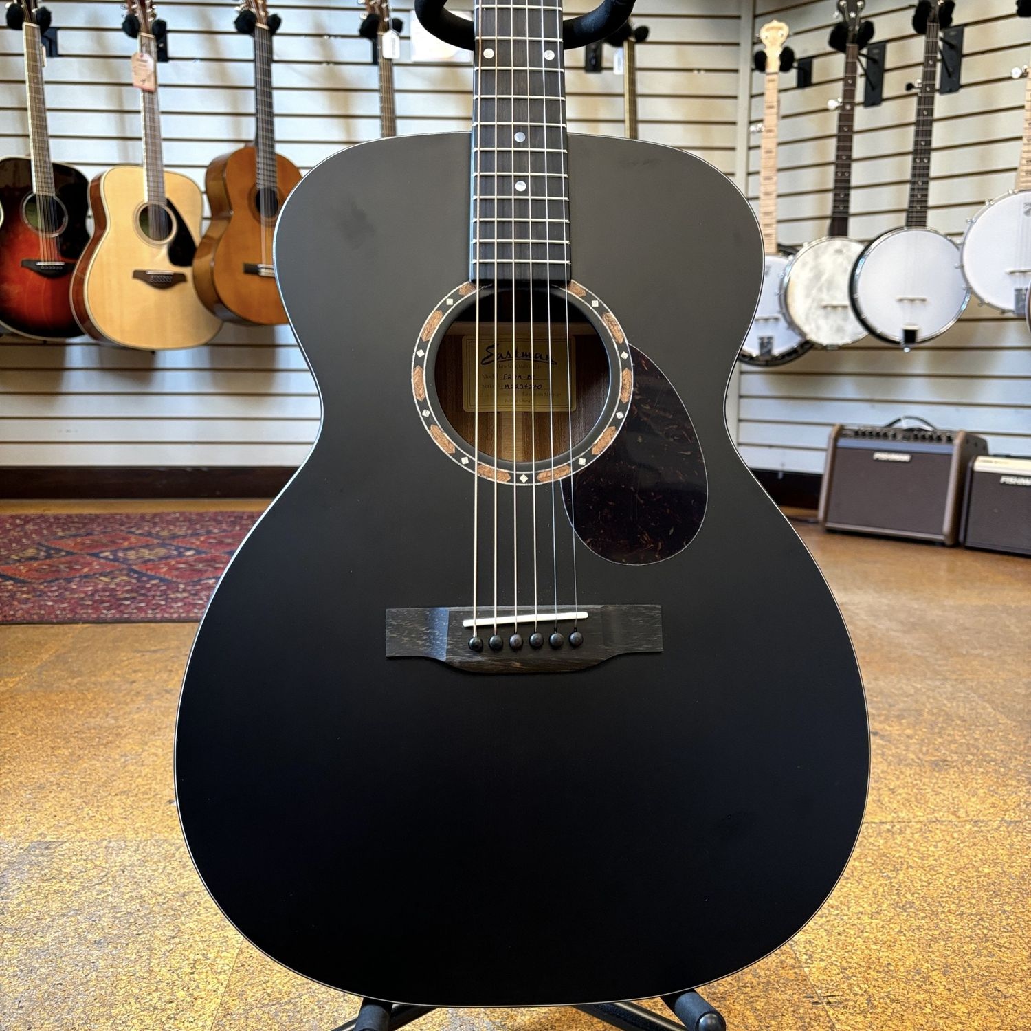 Eastman E2OM-BK All-Solid Cedar/Sapele OM Acoustic Guitar Black w/Padded Gig Bag