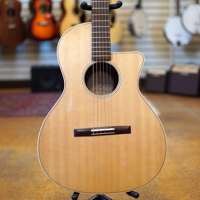 R. Robinson (Evanston IL) Model 10-C Sitka Spruce/Claro Walnut Cutaway Parlor Acoustic-Electric Guitar w/Hoffee Hard Case