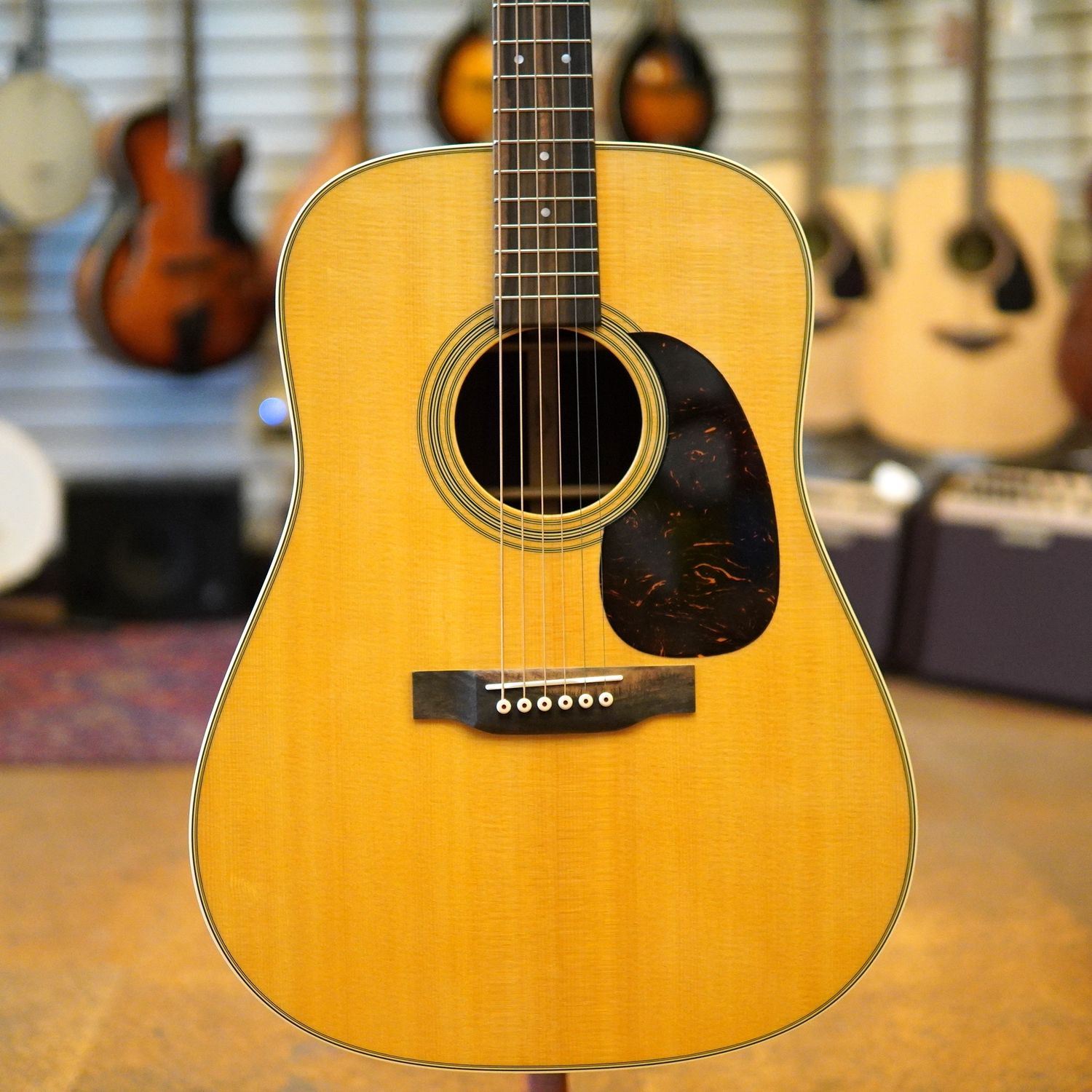 Martin D-28 Standard Series Sitka Spruce/Rosewood Dreadnought Acoustic w/Hard Case