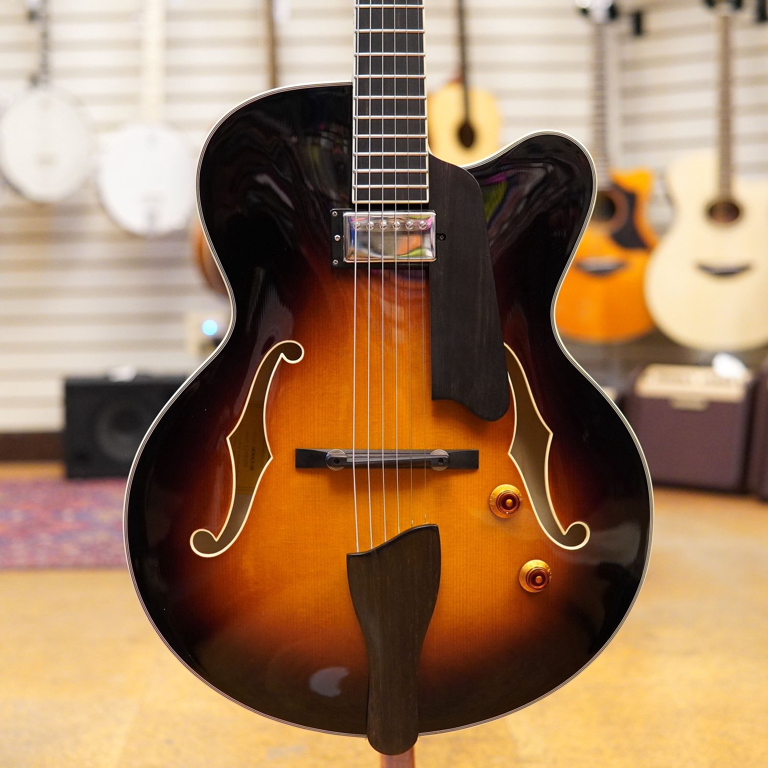 Eastman AR503CE Archtop Hollow Body Electric Guitar Sunburst w/Hard Case