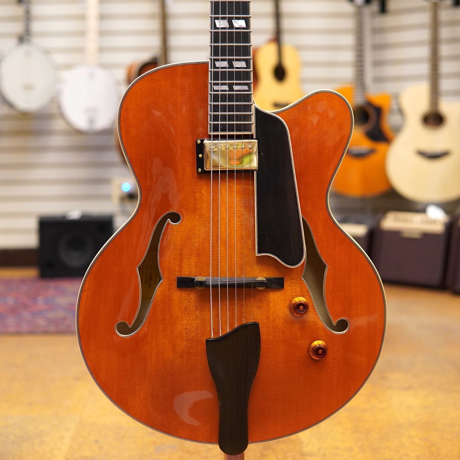 Eastman AR580CE-HB Archtop Electric Guitar Honeyburst w/Hard Case