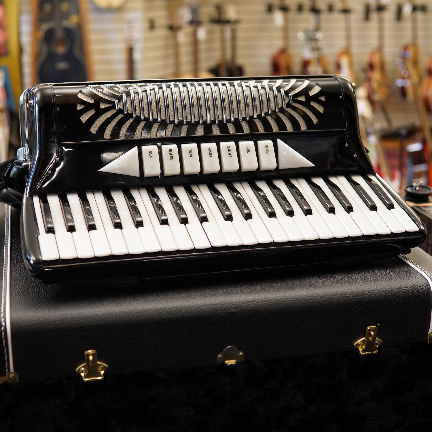 USED 2010&#39;s Crown Piano Accordion 120 Bass 7 Register 41 Key