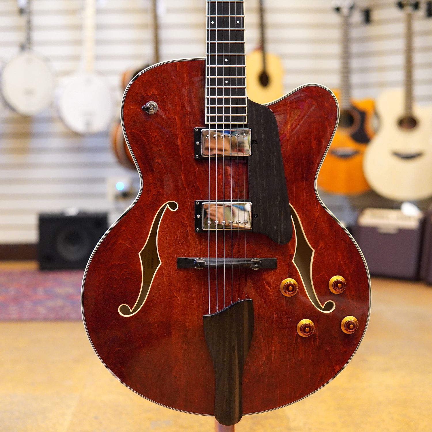 Eastman AR403CED Archtop Hollow Body Electric Guitar Classic Finish w/Hard Case