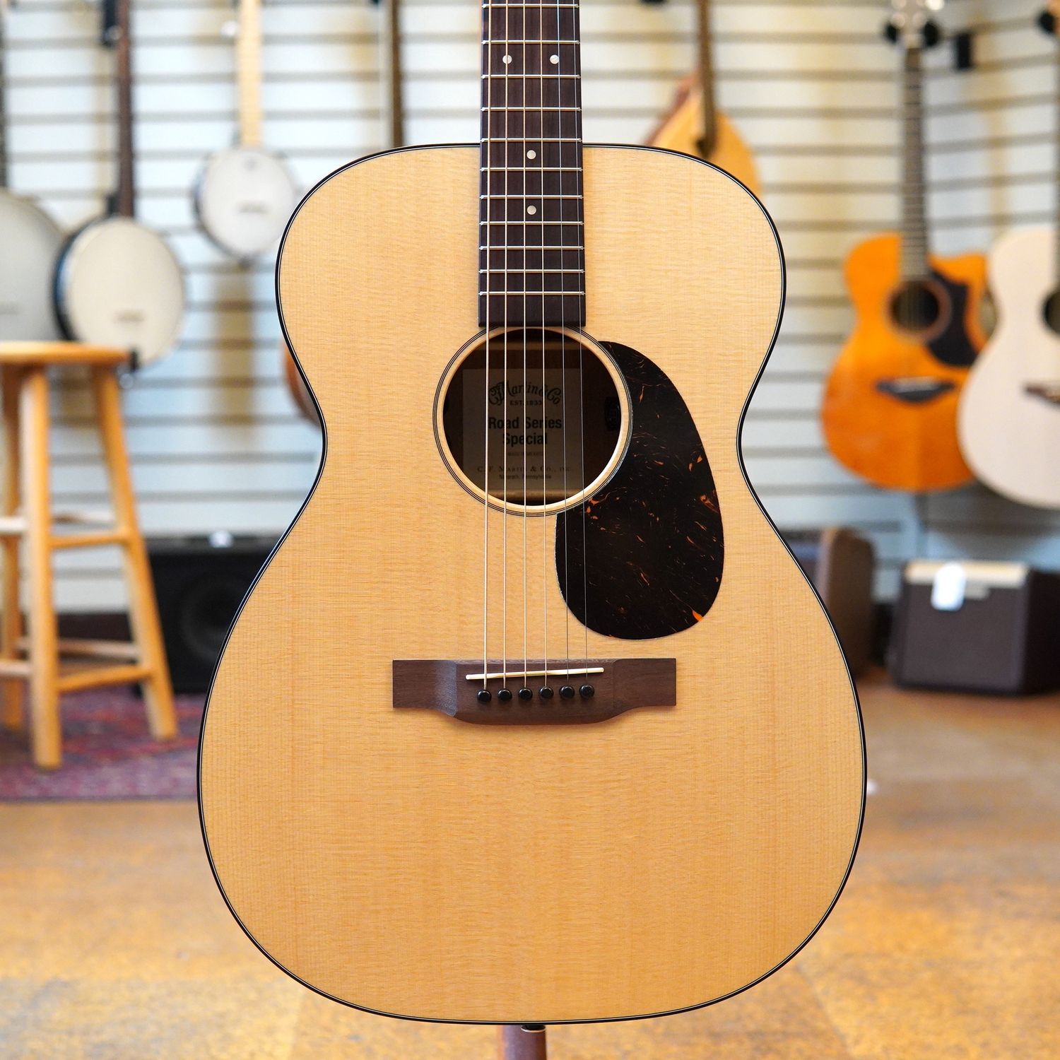 Martin 00-10E Special Acoustic-electric Guitar w/Padded Gig Bag