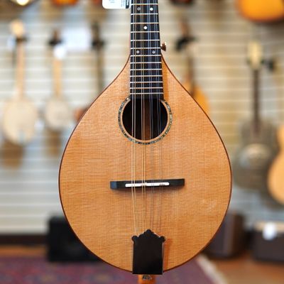 Lindeman (Chicago) Handcrafted Sitka Spruce/Walnut Flattop Mandolin w/Padded Gig Bag