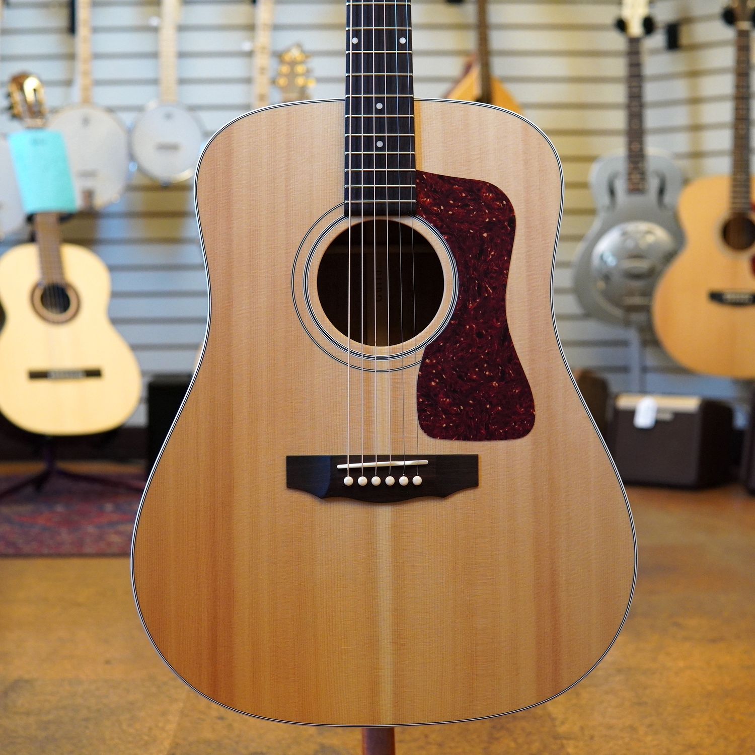 Guild USA D-40 Standard Sitka Spruce/Mahogany Dreadnought Acoustic Guitar Natural w/Hard Case