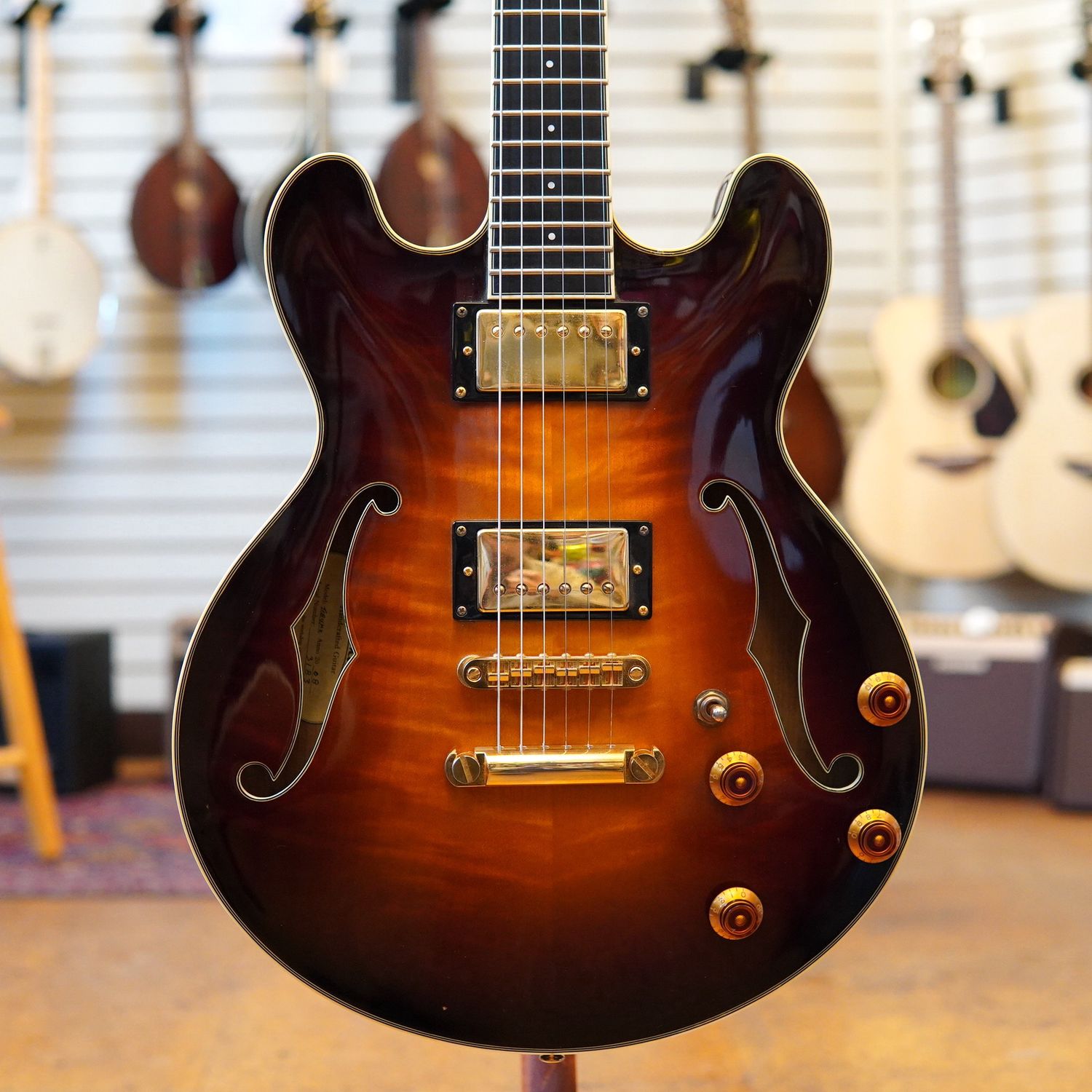 Eastman T184MX Hollow Body Electric Guitar 2008 Sunburst w/Hard Case