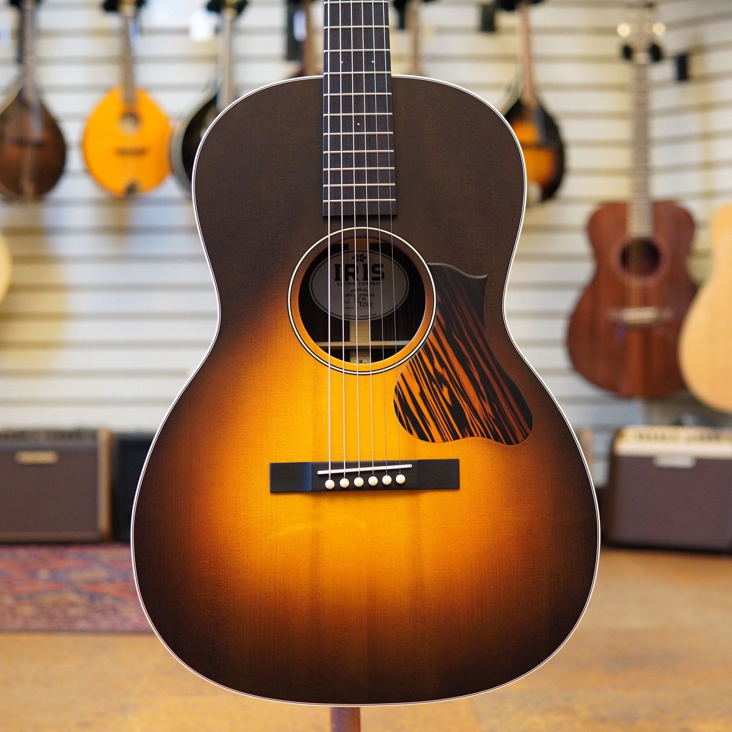 Iris Guitars RCM-000 Sitka Spruce/Mahogany Acoustic Guitar Sunburst w/Hard Case