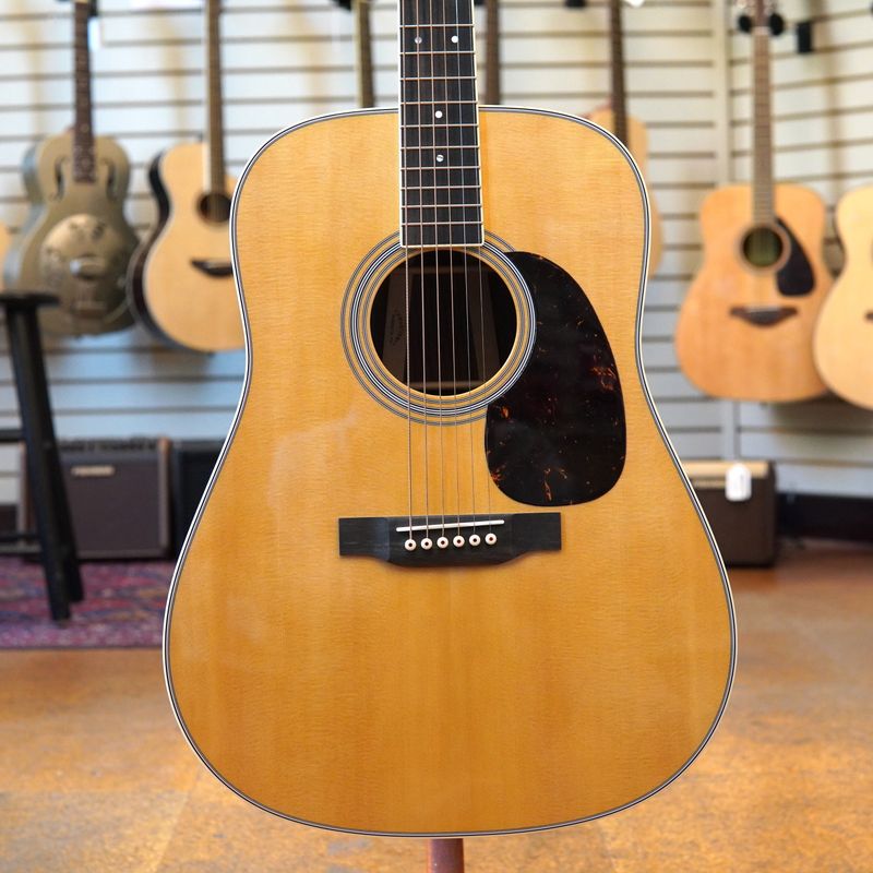 Martin D-35 Standard Series Sitka Spruce/East Indian Rosewood Dreadnought Acoustic Guitar w/Hard Case
