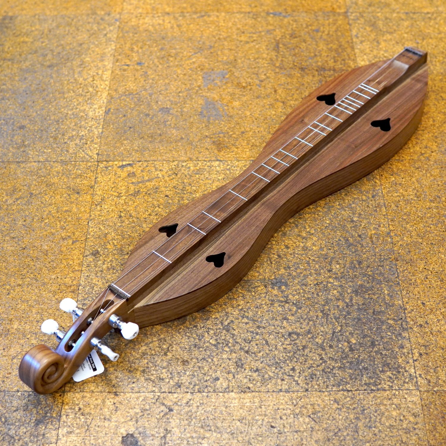 McSpadden 4SHWW Walnut Hourglass/Scroll Mountain Dulcimer w/Padded Gig Bag