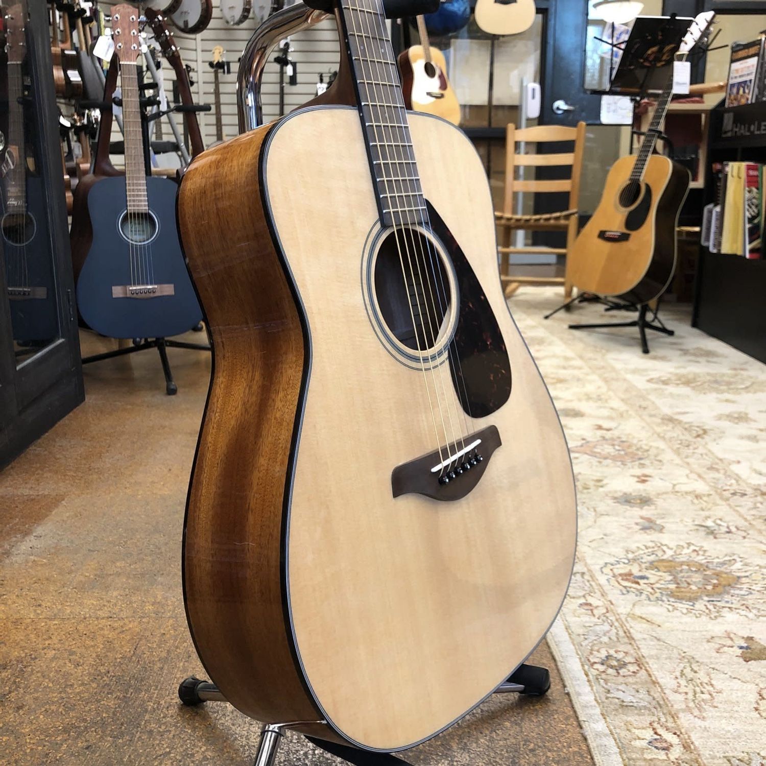 YAMAHAギターFG800(スタンド付き) Yamaha FG800J Solid Spruce Top 6-String Right-Handed Black