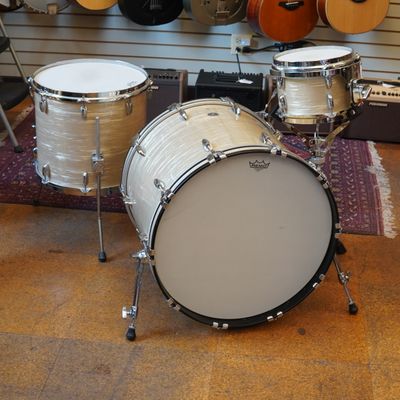 USED 2010&#39;s Gretsch USA Brooklyn Creme Oyster Nitron 3 Piece Drum Kit