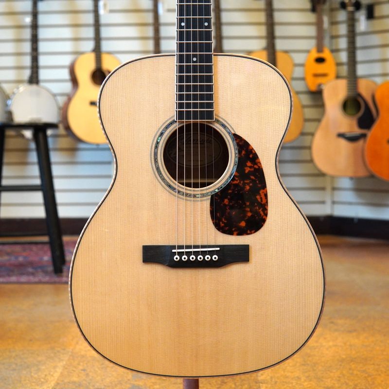 Larrivee OM-05 Old Town School Spec Sitka Spruce/Mahogany Acoustic Guitar w/Satin Neck JCL Logo Hard Case