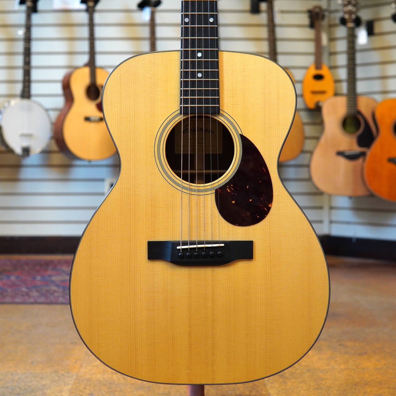 Eastman E1OM Sitka Spruce/Sapele Acoustic Guitar 2020 w/Padded Gig Bag