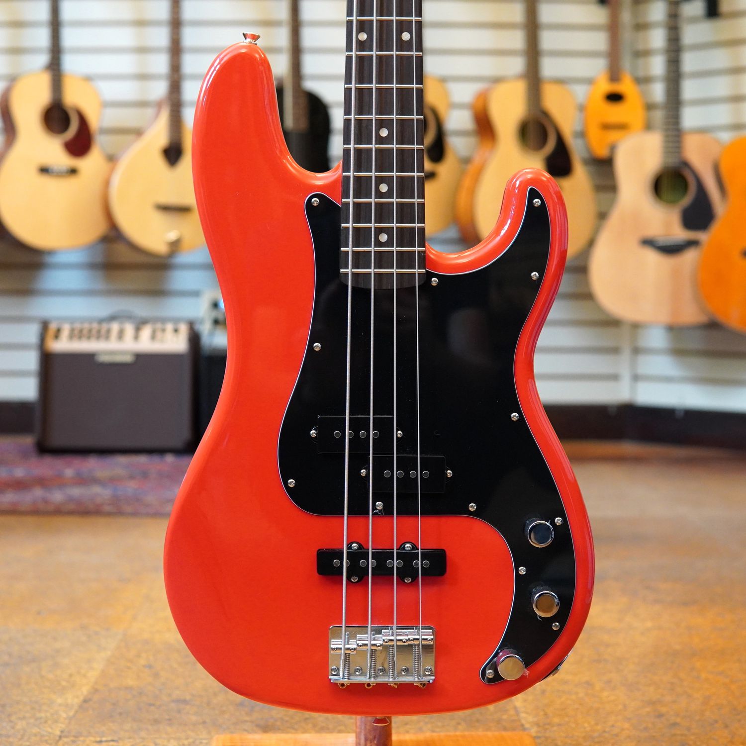 Squier Affinity Series Precision Bass PJ 2017 Fiesta Red w/Padded Gig Bag
