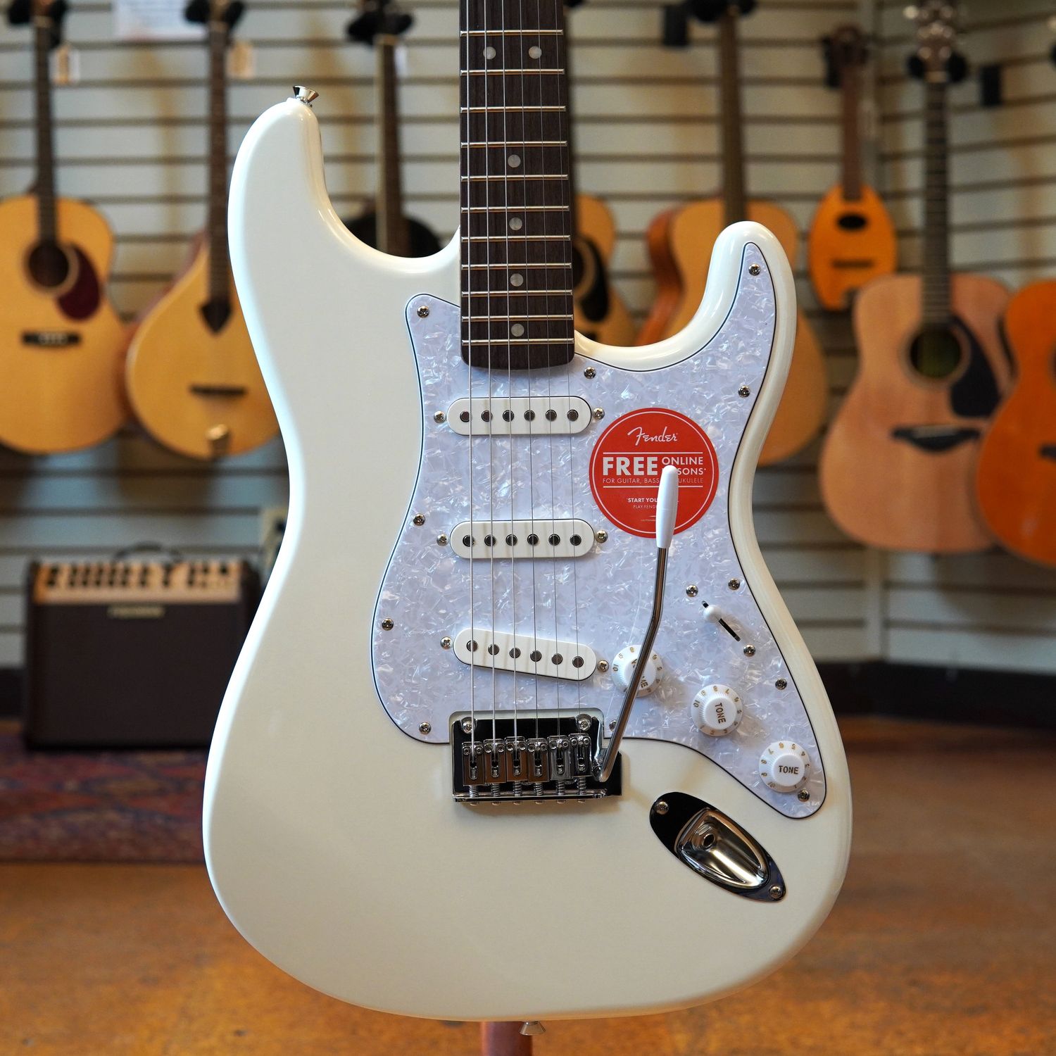 Squier Limited Edition Affinity Series Stratocaster Arctic White w/Pearloid Pickguard