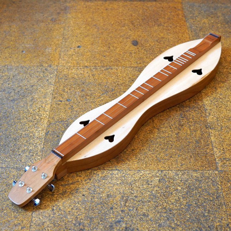 McSpadden 4FHCSY Cherry/Spalted Sycamore Hourglass Mountain Dulcimer w/Padded Gig Bag