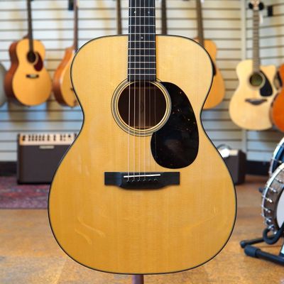 Martin 000-18 Standard Series Spruce/Mahogany Acoustic Guitar w/Hard Case