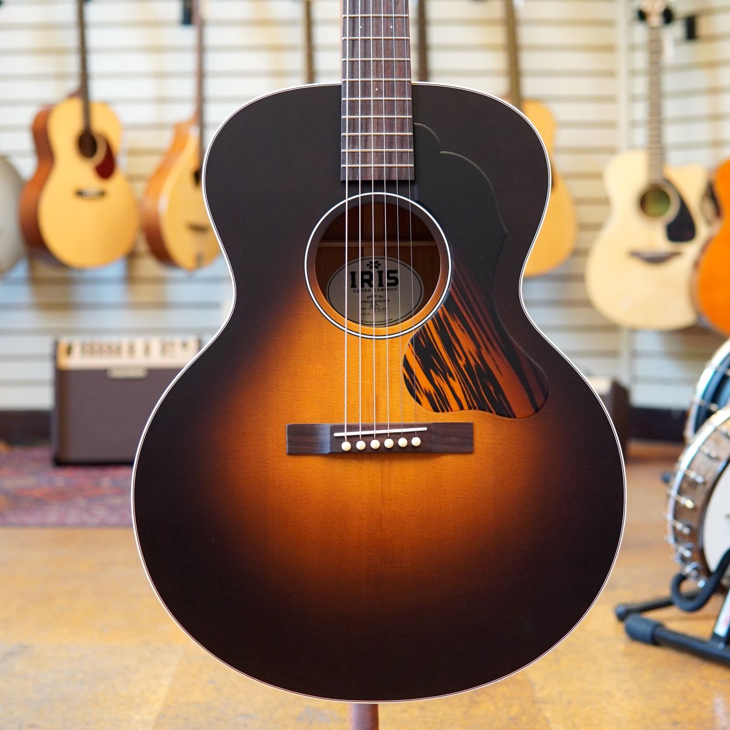 Iris Guitars AB Model Sitka Spruce/Mahogany Jumbo Acoustic Guitar Sunburst w/Hard Case