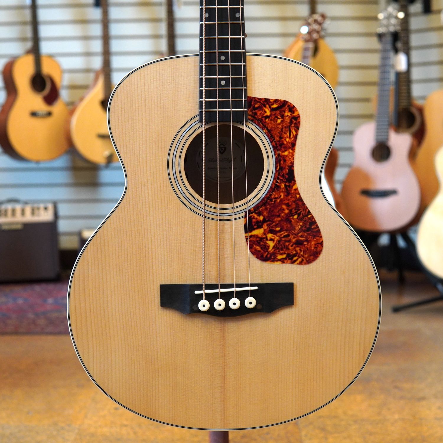 Guild Jumbo Junior Bass Westerly Collection Sitka/Maple Acoustic-Electric Short Scale Bass Guitar