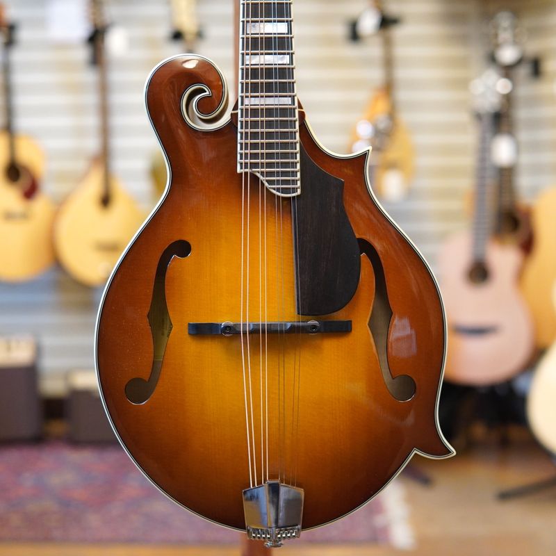 Eastman MD615 F-Style Solid Spruce/Maple Acoustic-Electric Mandolin Goldburst w/Hard Case