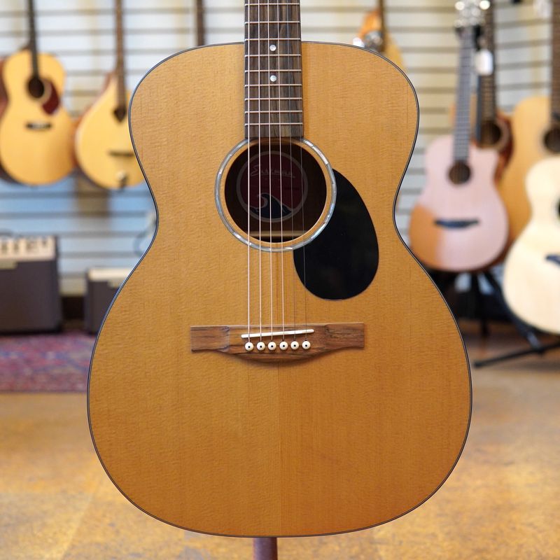 Eastman PCH1-OM Sitka Spruce/Sapele Acoustic Guitar w/Padded Gig Bag