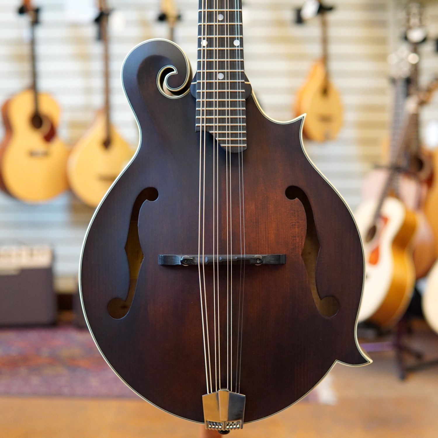 Eastman MDA315 F-Style Solid Spruce/Flamed Maple Mandola Classic Finish w/Padded Gig Bag