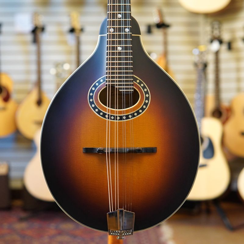 Eastman MD304E-SB A-Style Oval Hole Acoustic-Electric Mandolin Sunburst w/Padded Gig Bag