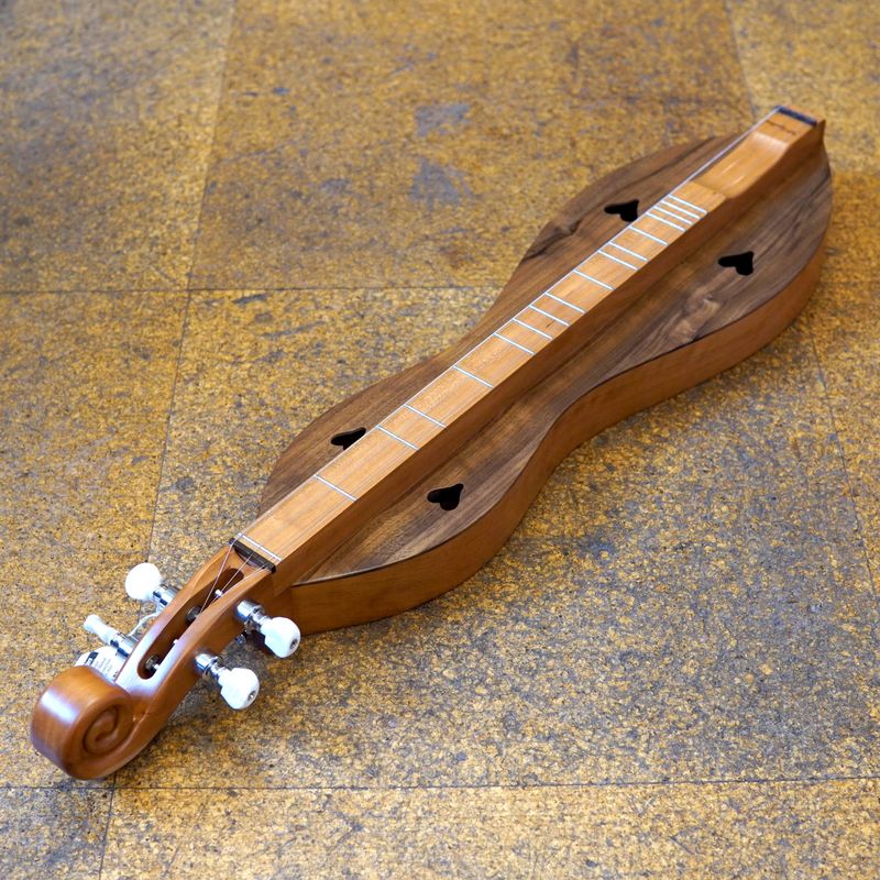 McSpadden Ginger 4SGCW Cherry/Walnut Scroll Head Hourglass Mountain Dulcimer w/Padded Gig Bag