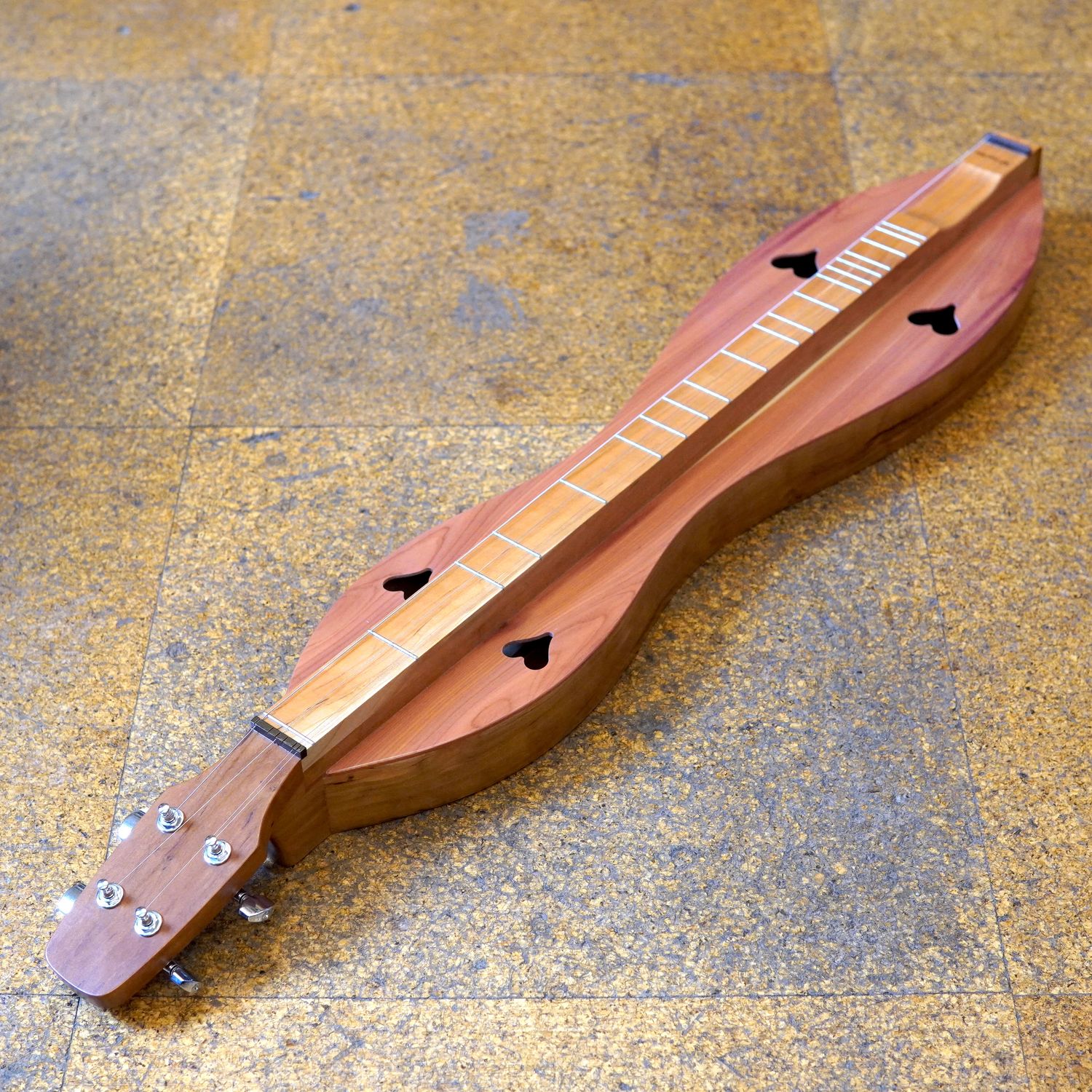 McSpadden 4FHCCd Cedar/Cedar Hourglass Mountain Dulcimer w/Padded Gig Bag